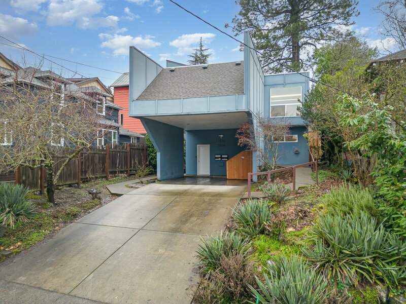 Primary Photo - 3614 Interlake Ave N