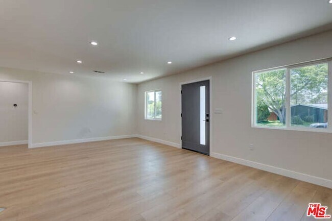 Foto del edificio - 7444 Ostrom Ave