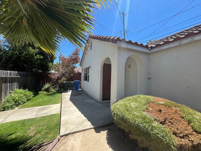 Building Photo - High St. - 269-273 High St. San Luis Obisp...