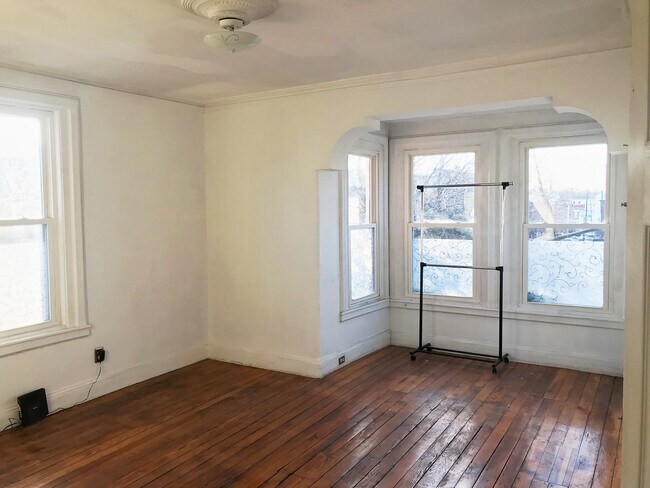Building Photo - 1300 N Newkirk St