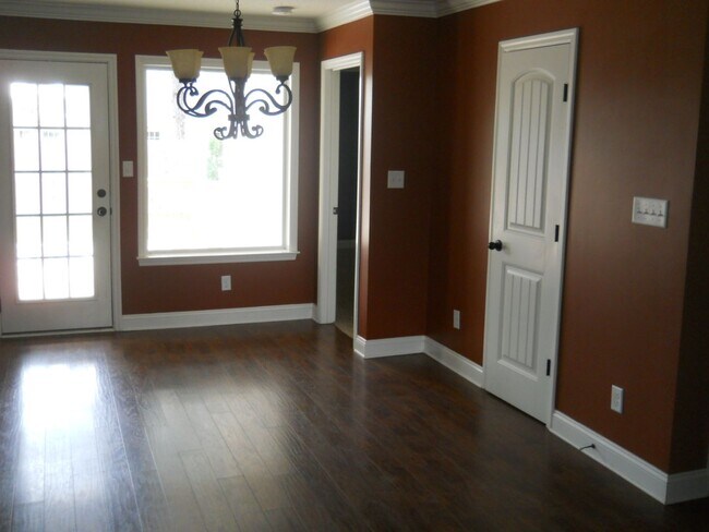 Building Photo - Glen Laurel S/D