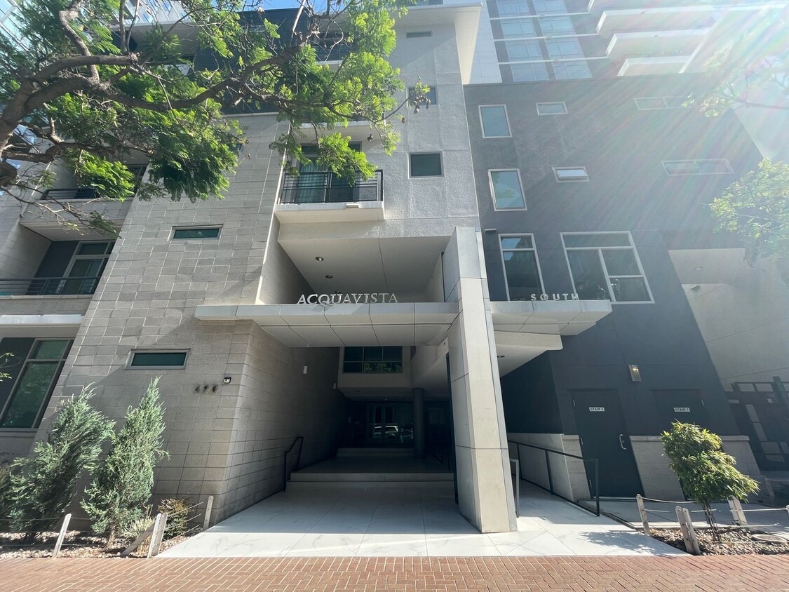 Primary Photo - Downtown Acqua Vista 1 Bedroom Condo!