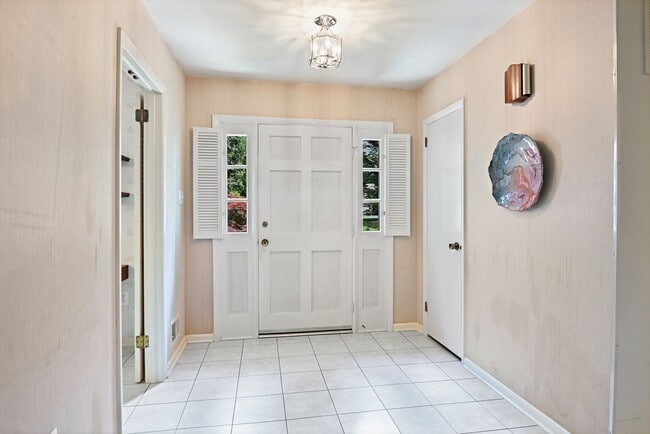 Foto del edificio - 3142 Searsmont Pl