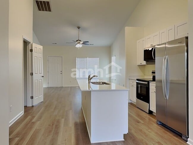 Building Photo - 936 Anchor Way NE