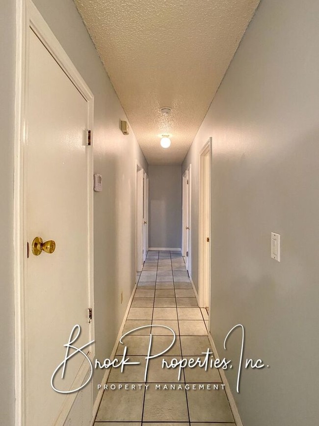 Foto del edificio - 1341 Dog Track Rd