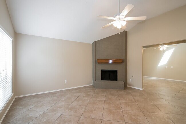 Building Photo - 11742 Yearling Dr