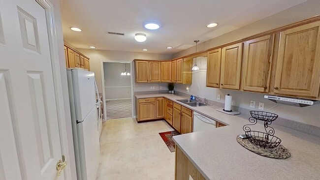 Building Photo - 1377 Village Dr