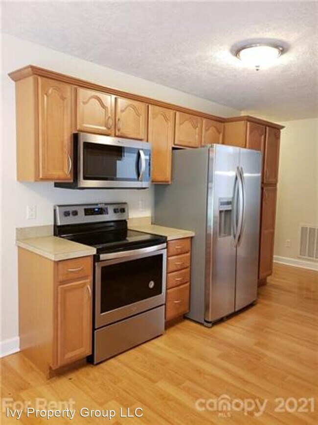 Building Photo - 3 br, 2 bath House - 8484 Mayflower Ct.