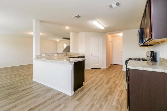 Foto del edificio - 25388 Claremont Hills Ln