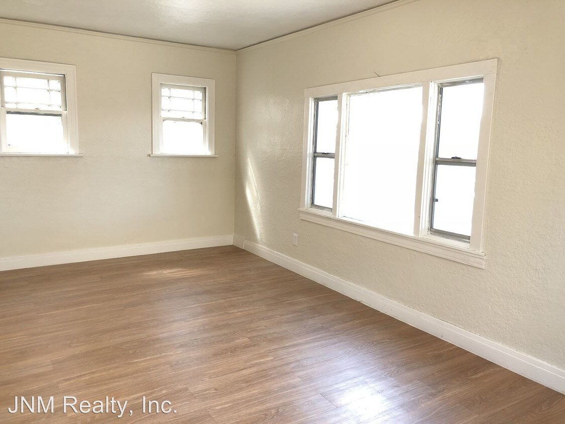 Foto principal - 1020 E 75th St