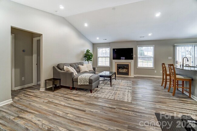 Building Photo - 5519 Waverly Lynn Ln