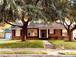 Building Photo - 3128 Lyle Ave