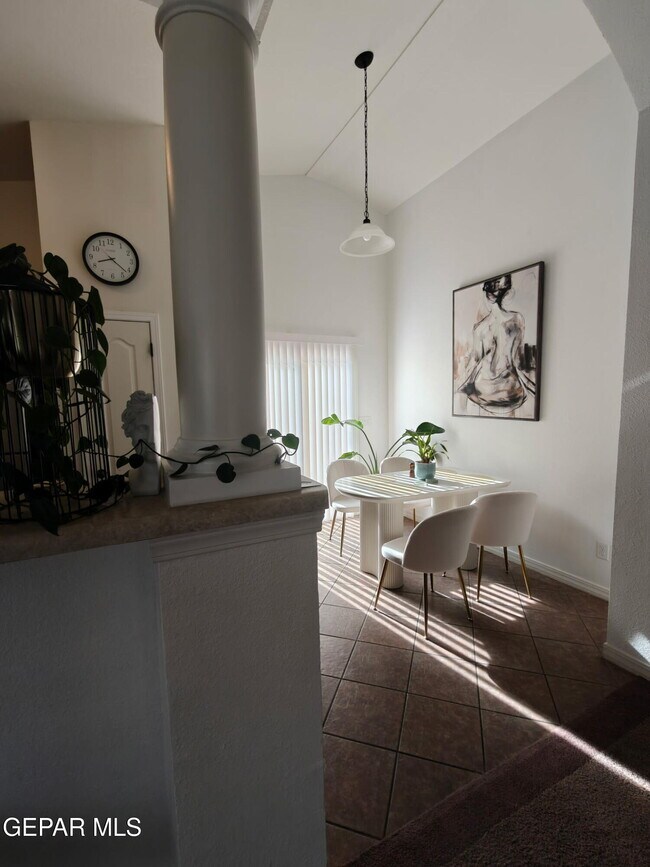 Foto del edificio - 2232 Honour Point Pl