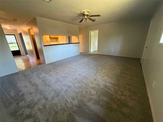 Foto del edificio - 3310 Forest Glen Dr