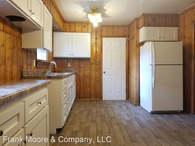 Building Photo - 3 br, 1.5 bath House - 8514 Lyn Avenue