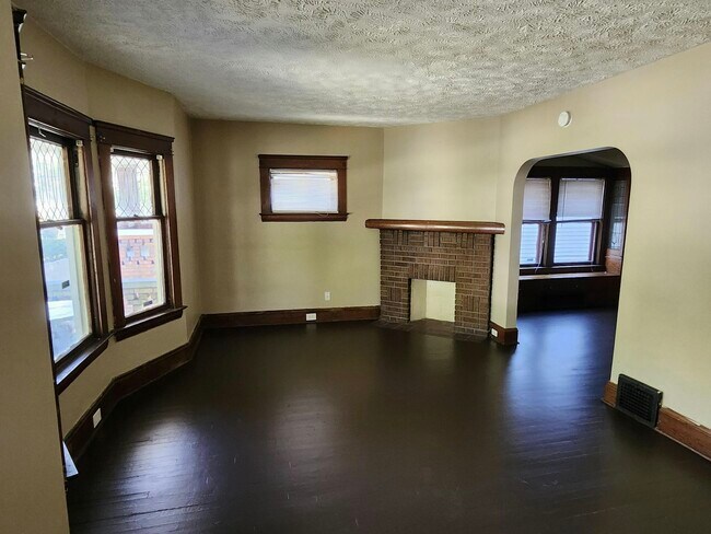 Building Photo - 14408 Westropp Ave