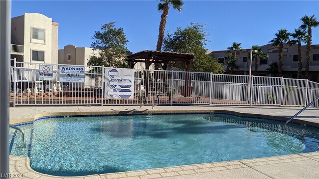 Building Photo - 2048 Mesquite Ln