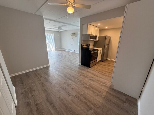 Building Photo - 1128 Des Plaines Ave