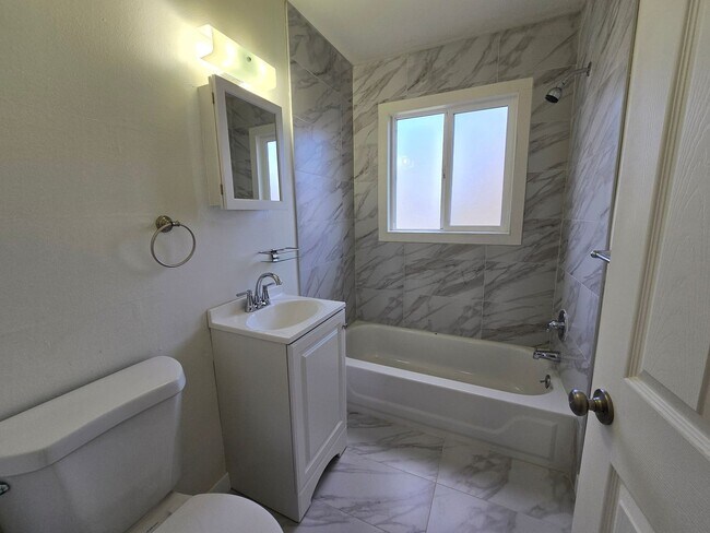 Building Photo - AVAILABLE NOW! Updated 3 Bedroom Ranch in South Boulder!