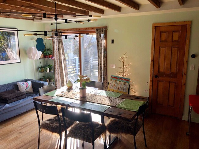 Building Photo - 8 CHURCH St