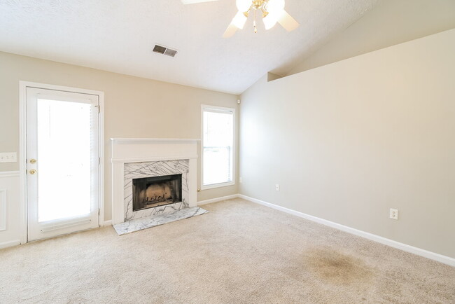 Foto del edificio - 180 Lake Cove Approach