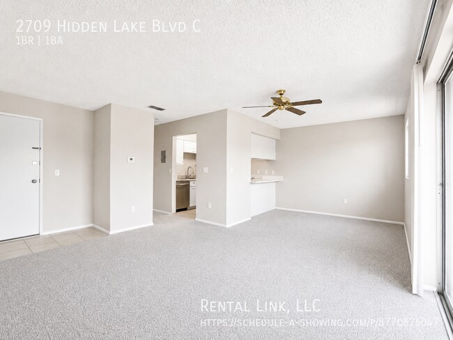 Foto del edificio - 2709 Hidden Lake Blvd