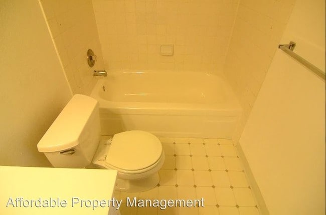 Building Photo - 3 br, 1.5 bath House - 2274 Eric Court #2