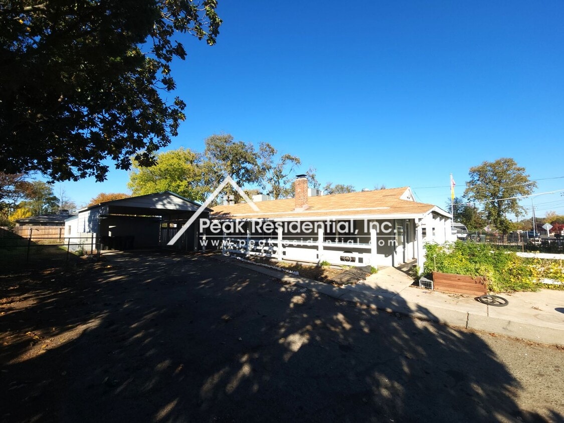 A Charming 1bd/1ba Rio Linda Home with Lar... House Rental in Rio