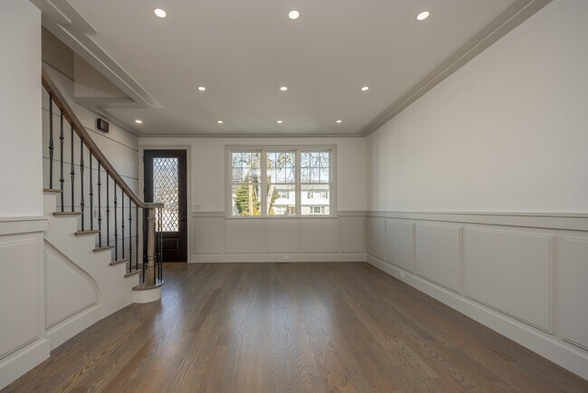 Building Photo - 7 Victoria Ln