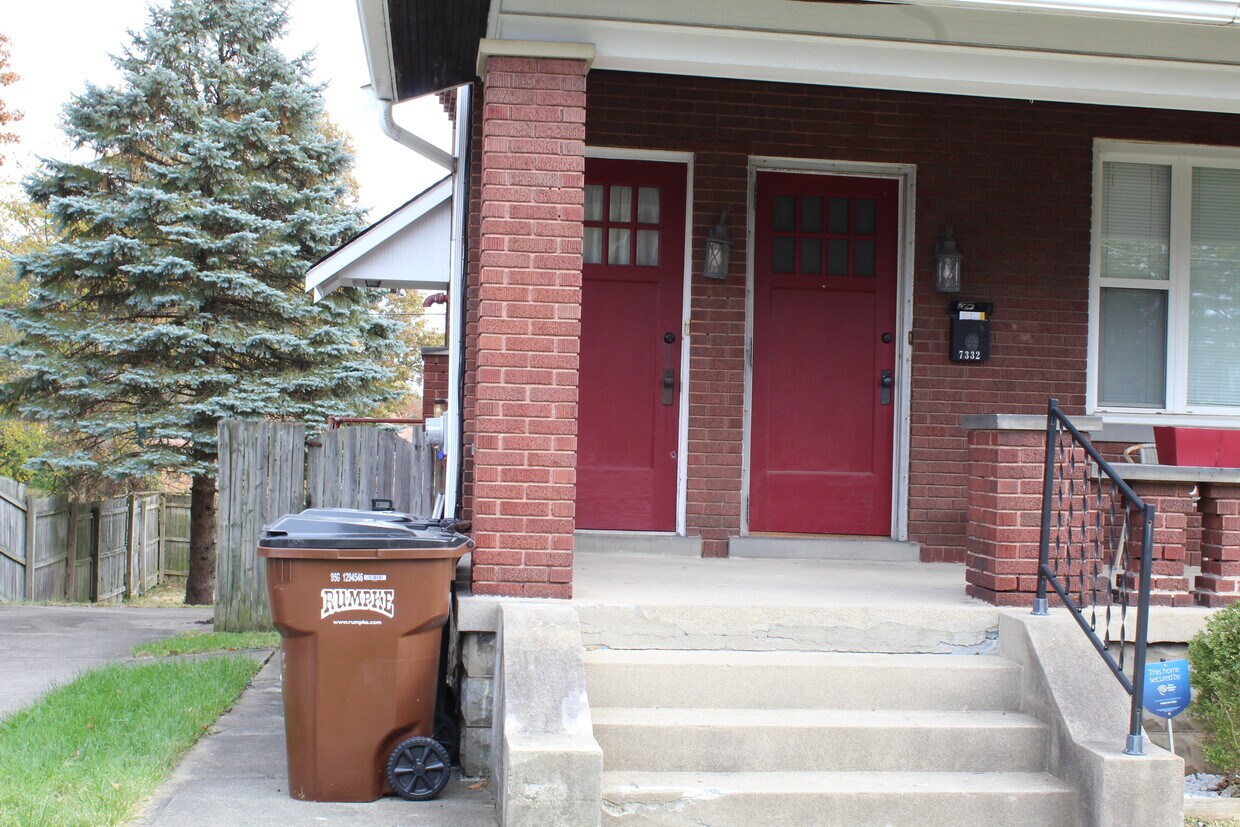 Unit 2 - 7332 Maple Ave
