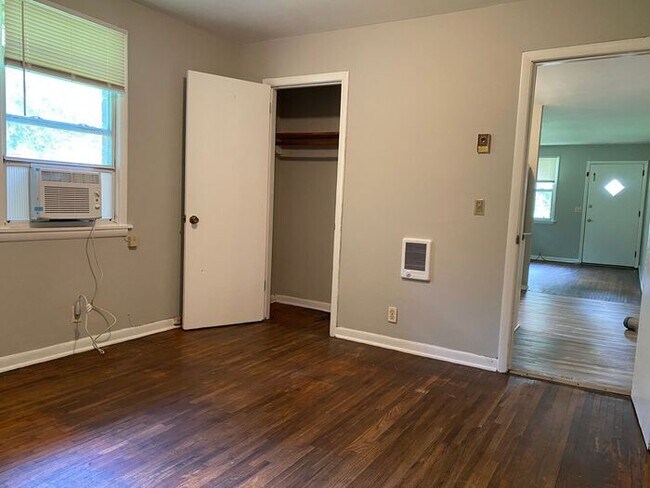 Photo - Cozy 2 Bedroom Duplex Available - Walk Dow... House