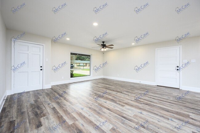 Foto del edificio - INCENTIVE IN DESCRIPTION! Stunning 3/2 in ...