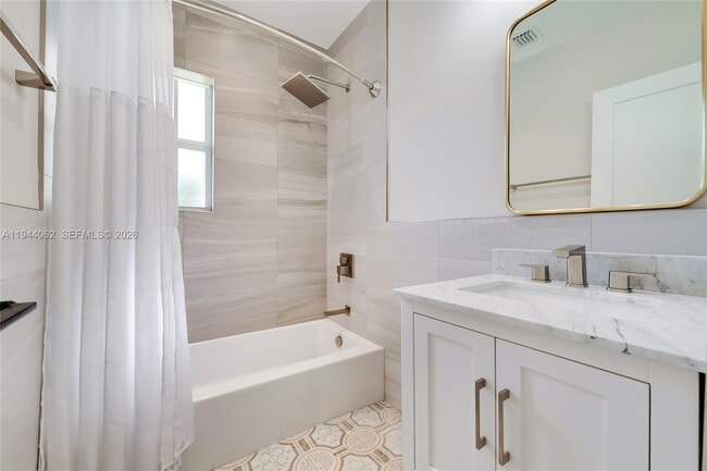 Foto del edificio - 6356 SW 14th St