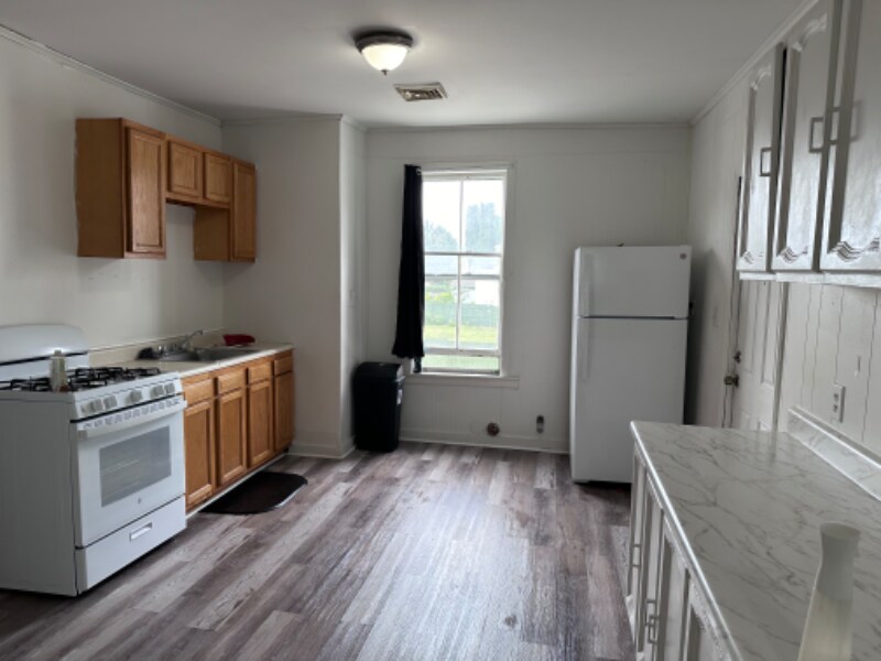1 Park St Unit Second floor, Amsterdam, NY 12010 Room for Rent in