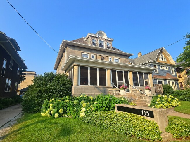 Building Photo - 135 Church Ave