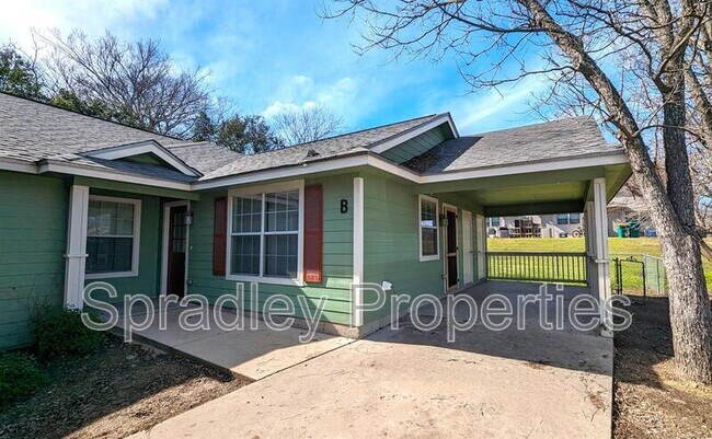 Foto del edificio - 820B N Beal St