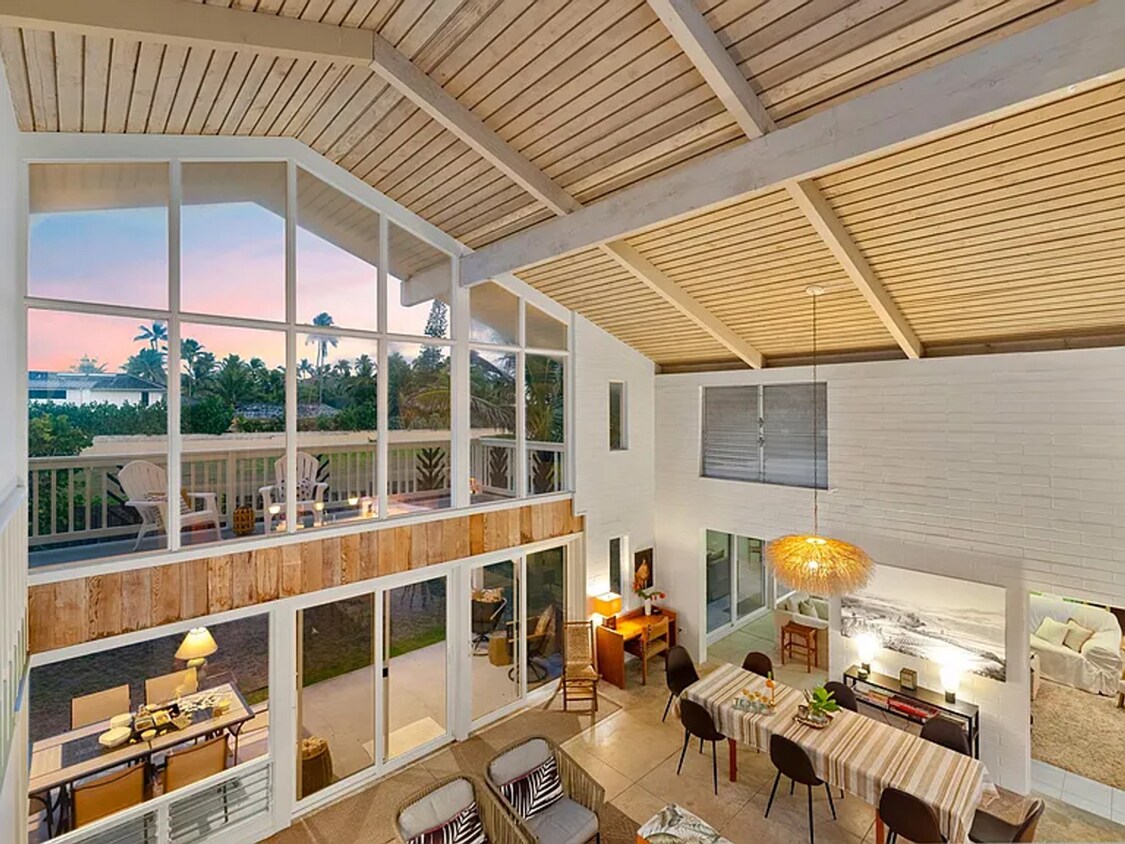 Amazing Fully Furnished Single-Family Two-Story Home Just One House from Kailua Beach – 6 Bedroom... - Amazing Fully Furnished Single-Family Two-Story Home Just One House from Kailua Beach – 6 Bedroom...