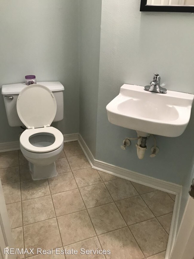 Building Photo - 2 br, 1 bath House - 261 Settler's Park