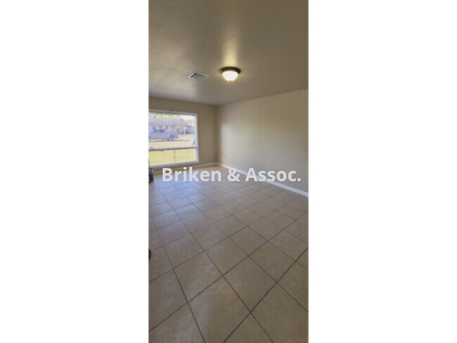 Building Photo - 1321 N Elton Ct