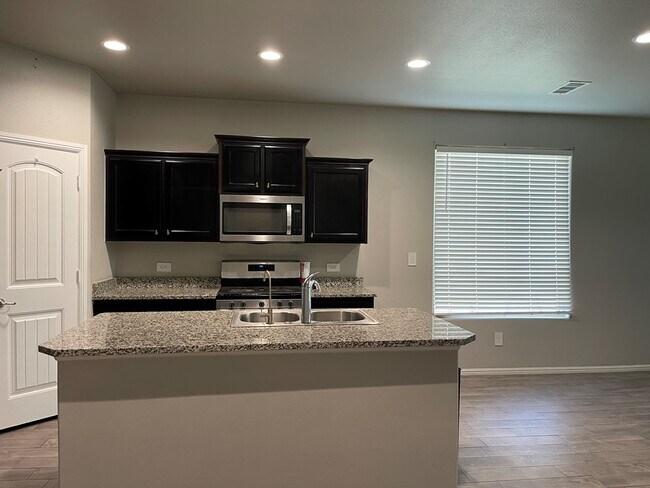 Foto del edificio - 7525 Orion Rd
