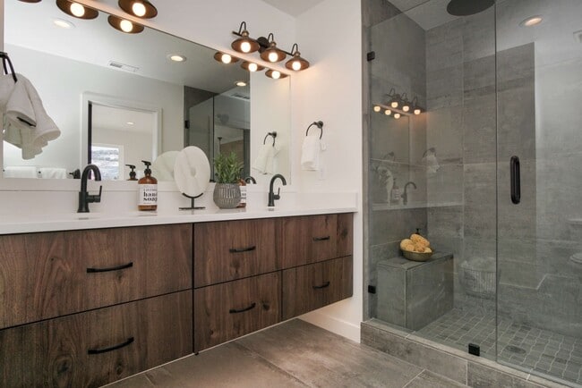 Masters bathroom - 25 E Center St