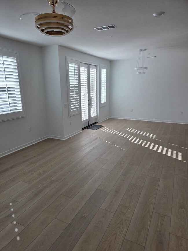 Building Photo - Sycamore Heights Masterpiece "Spacious 3-B...