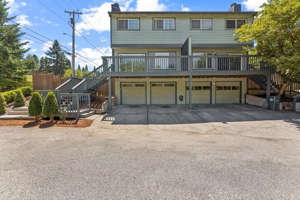 Primary Photo - 671 SE 24th Ave