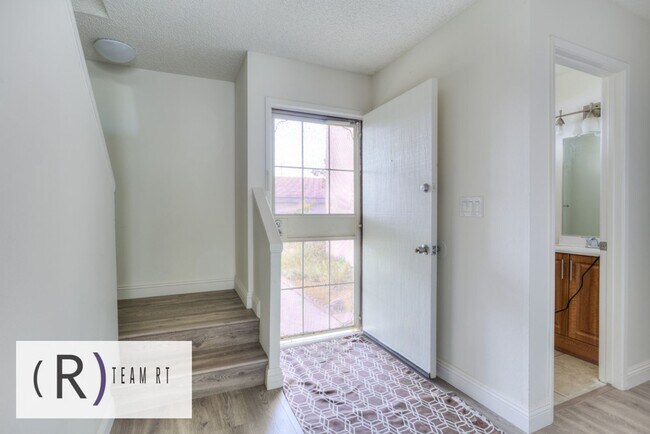 Building Photo - A Simple yet Elegant Looking 3 bed 1.5 bath Condominium