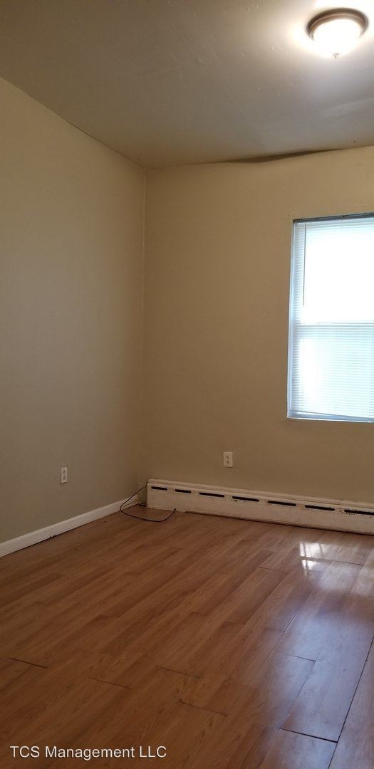 Foto del edificio - 7020 Woodland Ave