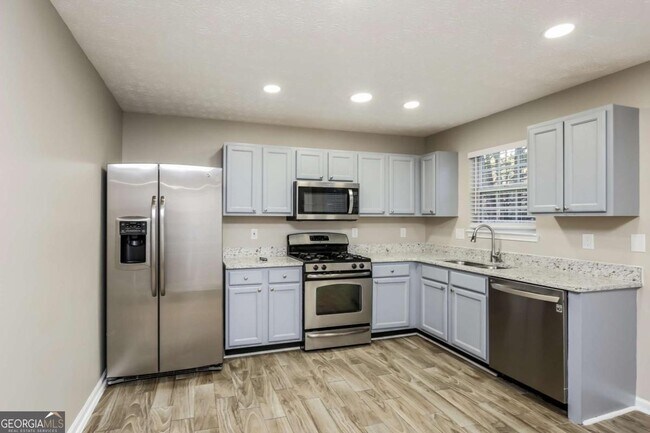 Building Photo - 2355 Delfern Dr NW