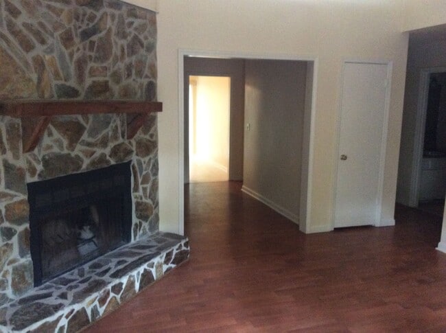 Photo - 4101 Hawthorne Cir Apartment