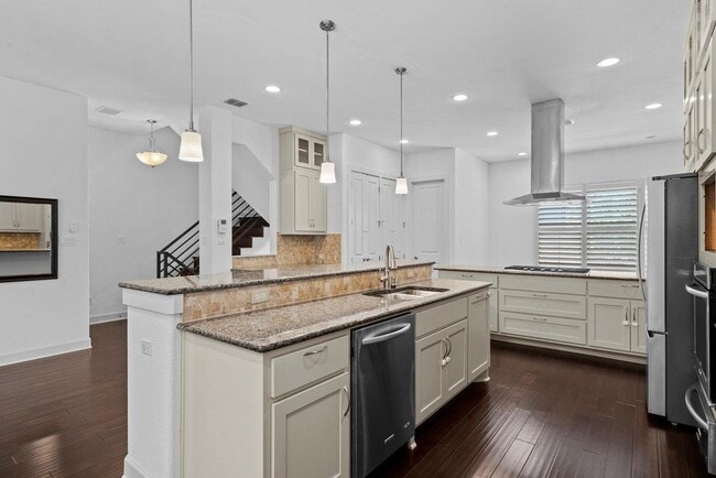 Foto del edificio - 6533 E Hill Dr