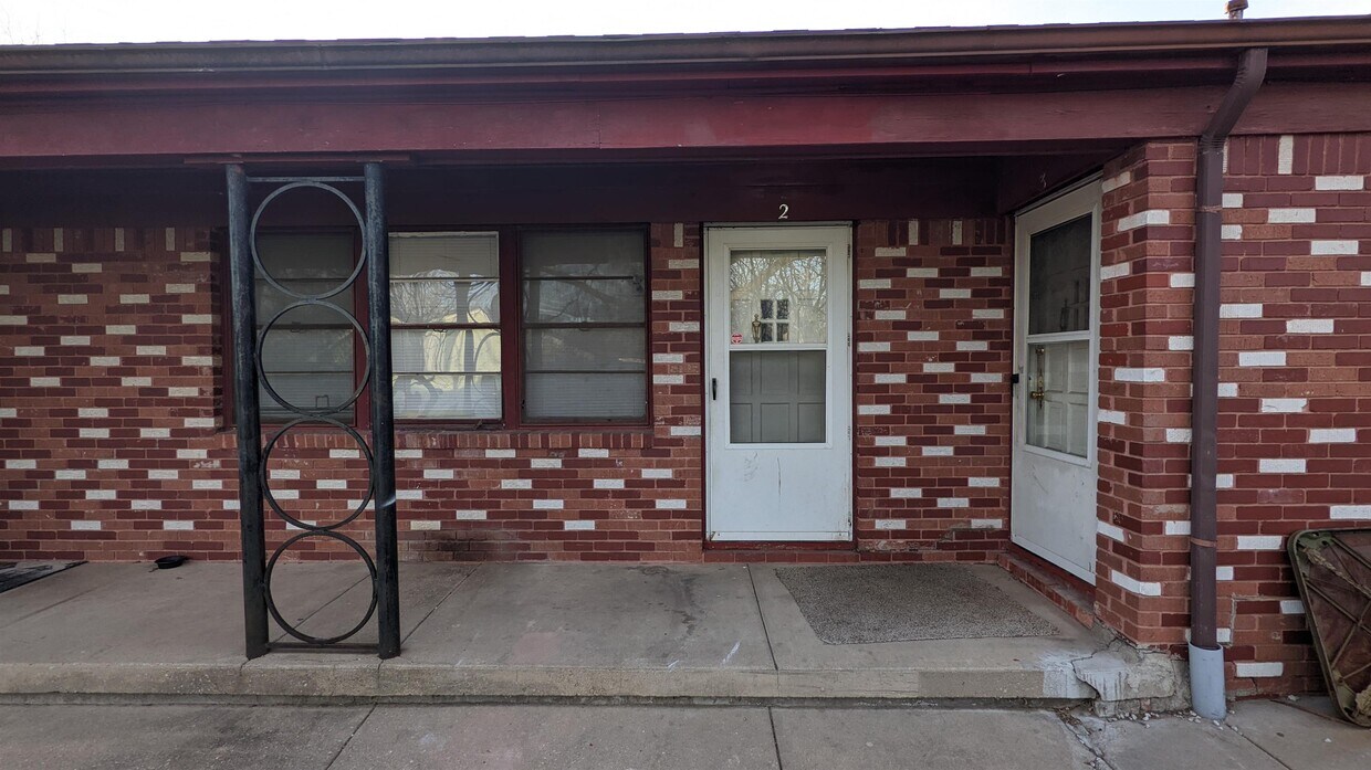 Primary Photo - 2412 W Irving St