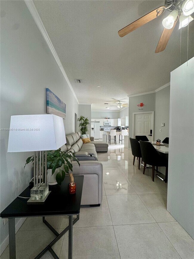 ?? 16137 Emerald Cove Rd, Weston — Una acogedora joya de una sola planta en Emerald Courts ?? - 16137 Emerald Cove Rd